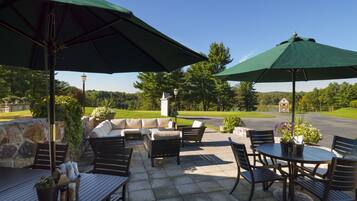 Breakfast, lunch and dinner served