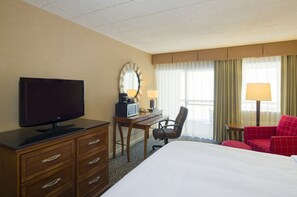 Desk, laptop workspace, iron/ironing board, travel crib - Toftrees Golf Resort (State College)