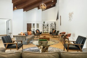 Lobby sitting area - Toftrees Golf Resort (State College)