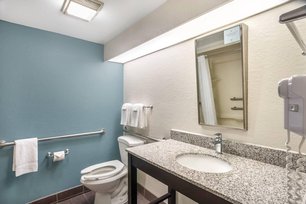 in-room safe, desk, laptop workspace, blackout curtains