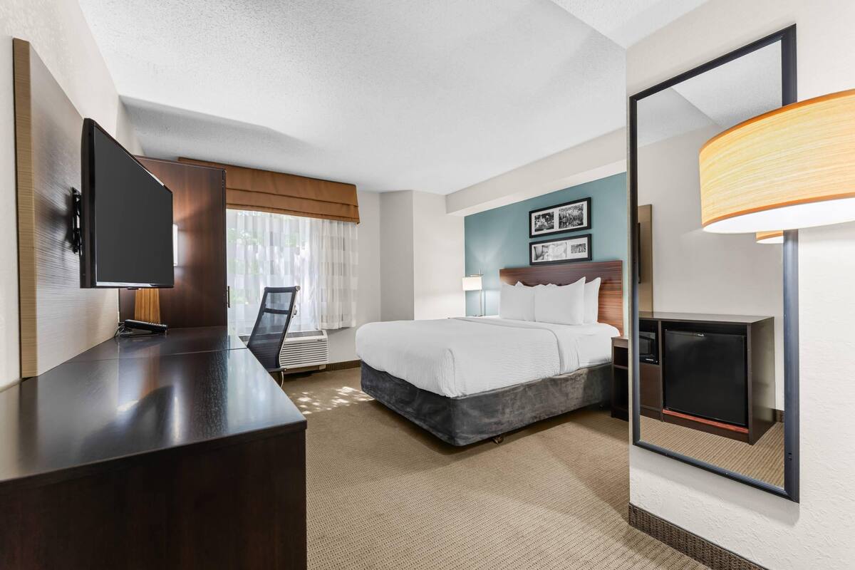 In-room safe, desk, laptop workspace, blackout curtains