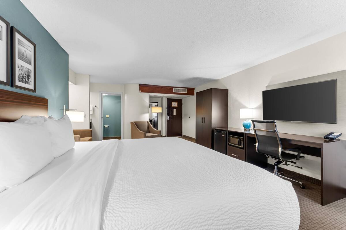 In-room safe, desk, laptop workspace, blackout curtains