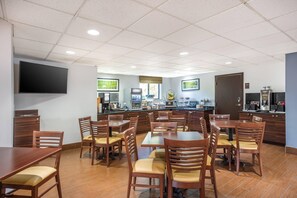 Free daily full breakfast - Sleep Inn State College near Penn State  (State College)