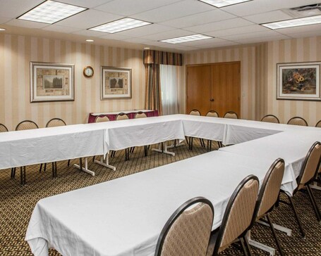 Quality Inn Indy Castleton - Image 18