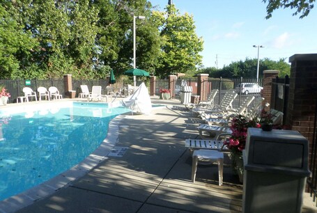 Quality Inn Indy Castleton - Image 2