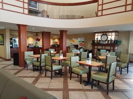 Quality Inn Indy Castleton - Image 31