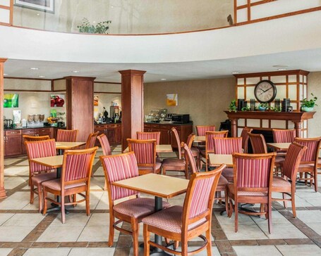 Quality Inn Indy Castleton - Image 30