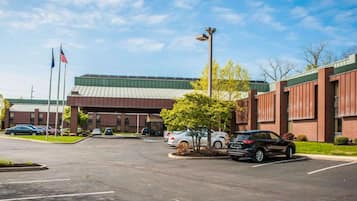 Situated in a prime location, this building offers ample parking and a convenient entrance.