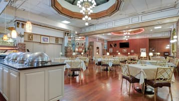 Sudah termasuk sarapan prasmanan setiap hari