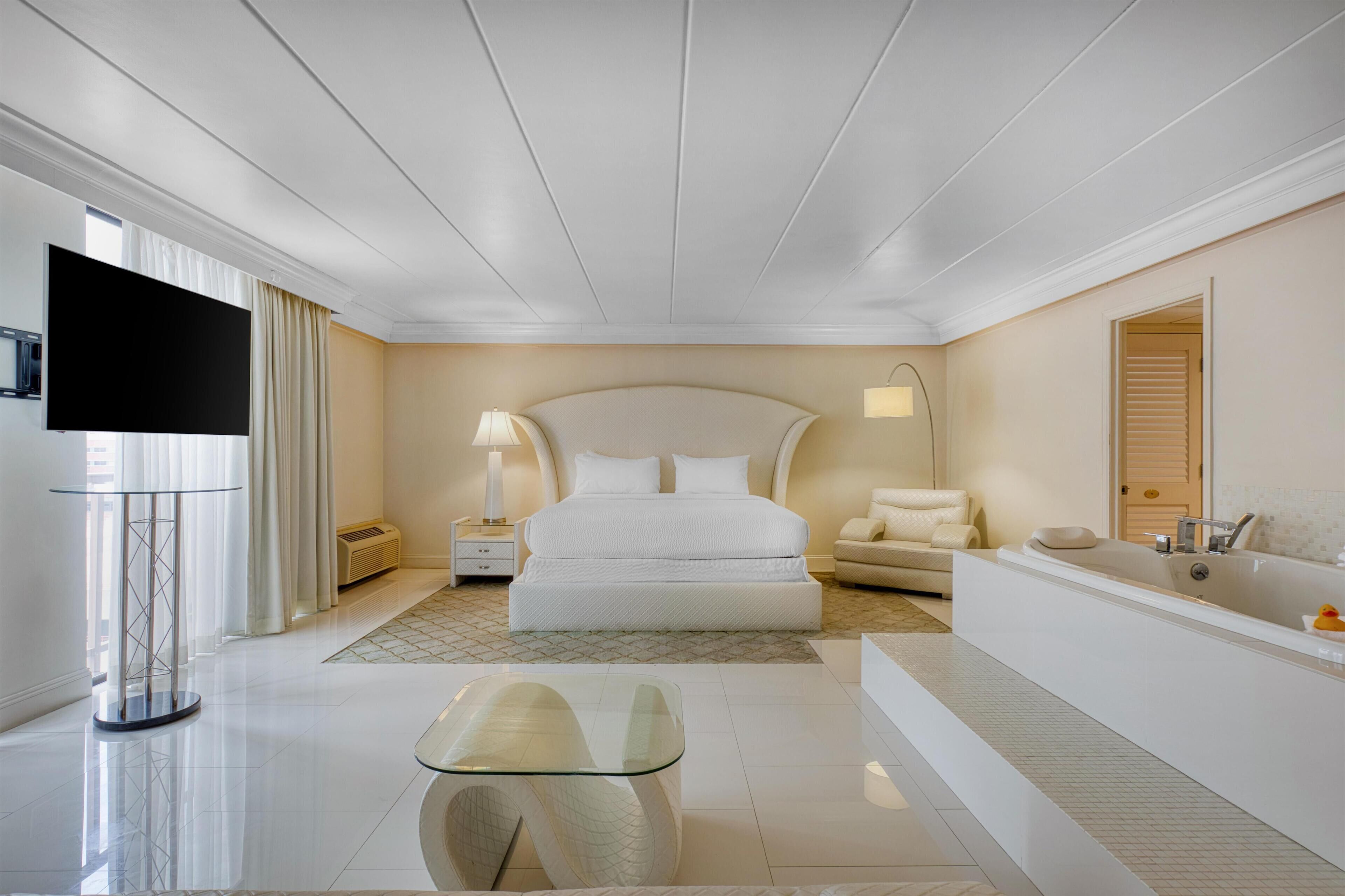 Suite, 1 King Bed, Hot Tub, City View | Premium bedding, pillowtop beds, desk, laptop workspace