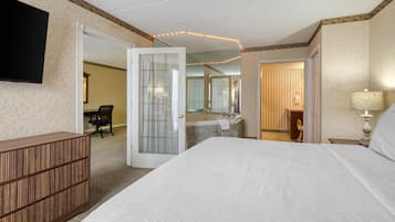 1 phòng ngủ, bộ đồ giường cao cấp, nệm có lớp đệm bông, bàn