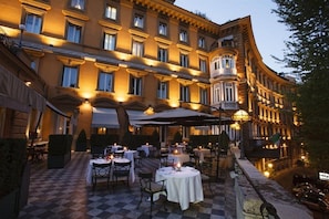 Breakfast, lunch, dinner served; Italian cuisine, al fresco dining