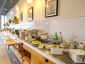 A buffet setup with various food items and beverages. - ibis Marne La Vallée Champs (Champs-sur-Marne)