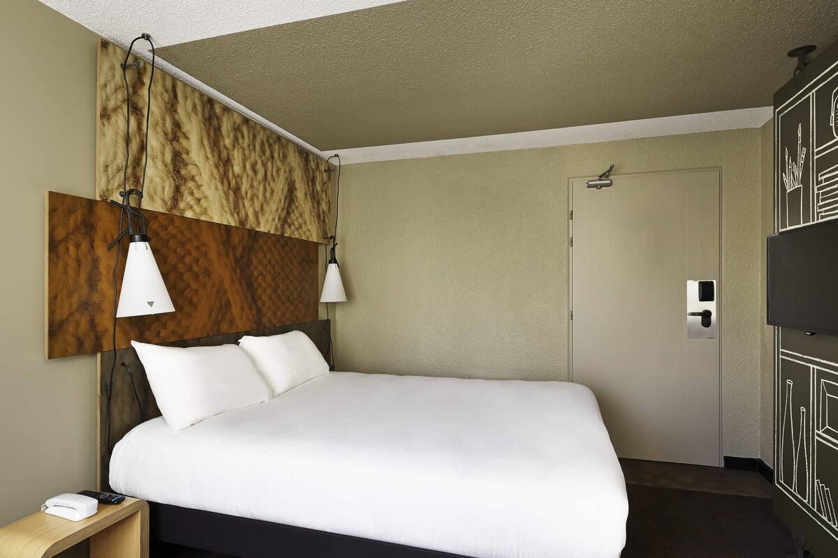 Standard Double Room, 1 Double Bed | Premium bedding, pillow-top beds, in-room safe, desk