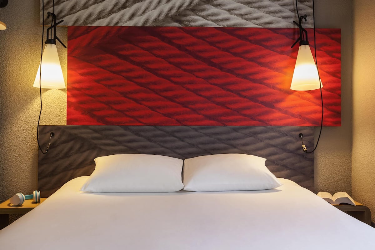 Quarto casal standard, 1 cama de casal | Roupas de cama premium, camas com colchões pillow-top