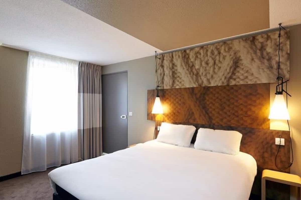 Ropa de cama de alta calidad y camas con pillow-top