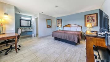 Room, 1 King Bed, Non Smoking | Iron/ironing board, free WiFi, bed sheets, alarm clocks
