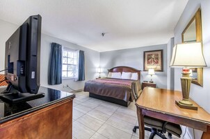 Tabla de planchar con plancha, wifi gratis, ropa de cama y despertador 