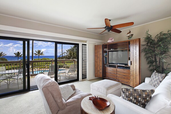 1 Bedroom, 1 Bath, Ocean View | Sala de estar | Una televisión de pantalla plana, un reproductor de DVD