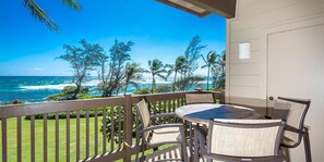 2 Bedrooms, 2 Bath Oceanfront  | Vue de la chambre