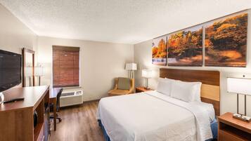 Literie de qualité supérieure, bureau, rideaux occultants