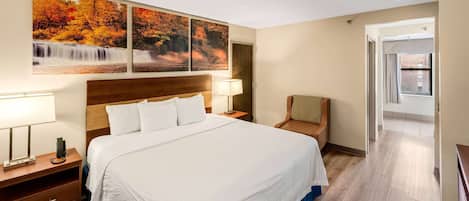 Standard Room, 1 King Bed, Refrigerator & Microwave | Premium bedding, desk, blackout drapes, iron/ironing board