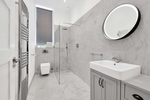 Bathroom - Quality Hotel Station Perth (Perth)