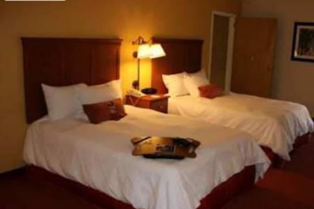 高档床上用品、办公桌、遮光窗帘、熨斗/熨衣板