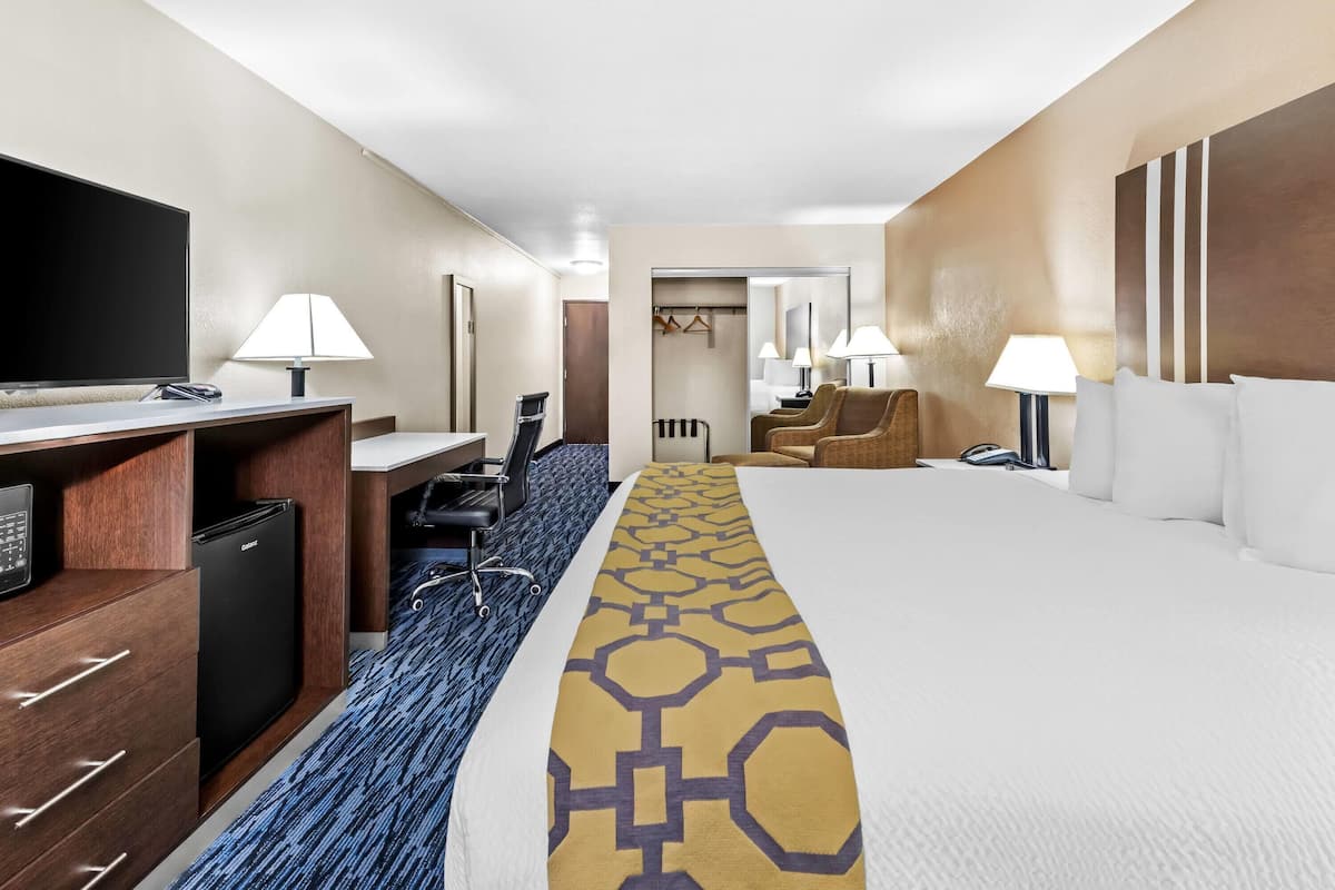 Deluxe Room, 1 King Bed, Non Smoking (Upgraded)