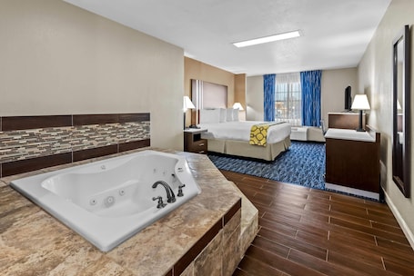 Comfort Suite, 1 King Bed, Non Smoking, Hot Tub | Jetted tub