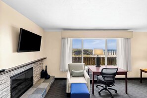 Bureau, fer et planche à repasser, Wi-Fi gratuit, draps fournis