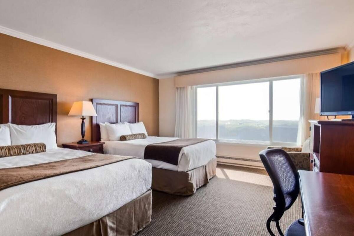 Desk, iron/ironing board, free WiFi, bed sheets
