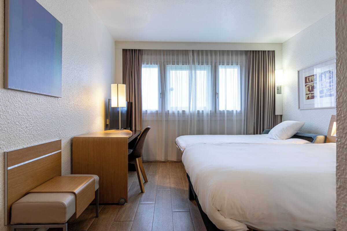 In-room safe, desk, blackout drapes, soundproofing
