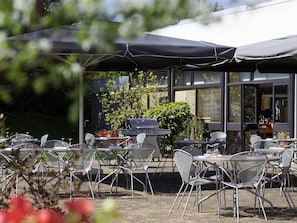 Bar (on property) - Mercure Paris Le Bourget (Le Blanc-Mesnil)