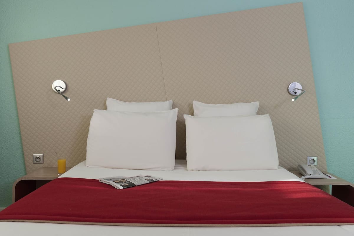 Privilege, Kamar, 1 Tempat Tidur Double | Meja kerja, tirai kedap cahaya, kedap suara, dan setrika/meja setrika