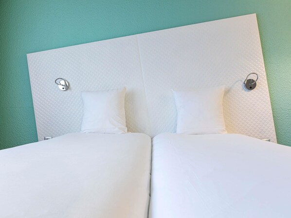 Desk, blackout drapes, soundproofing, iron/ironing board - Mercure Paris Le Bourget (Le Blanc-Mesnil)