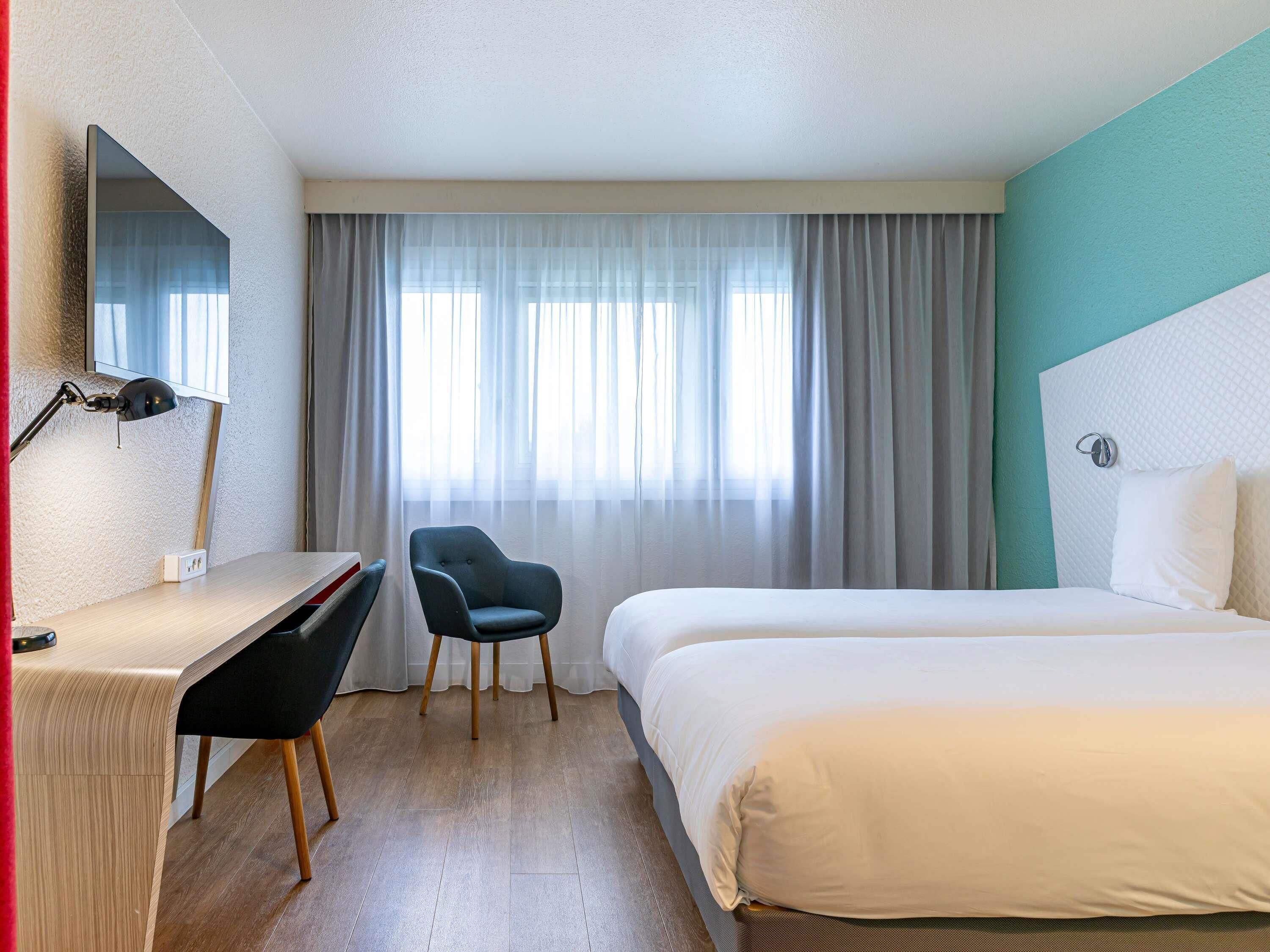 Escritorio, cortinas blackout y insonorización 