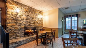Free daily continental breakfast - Red Roof Inn & Suites Hazleton (Hazleton)