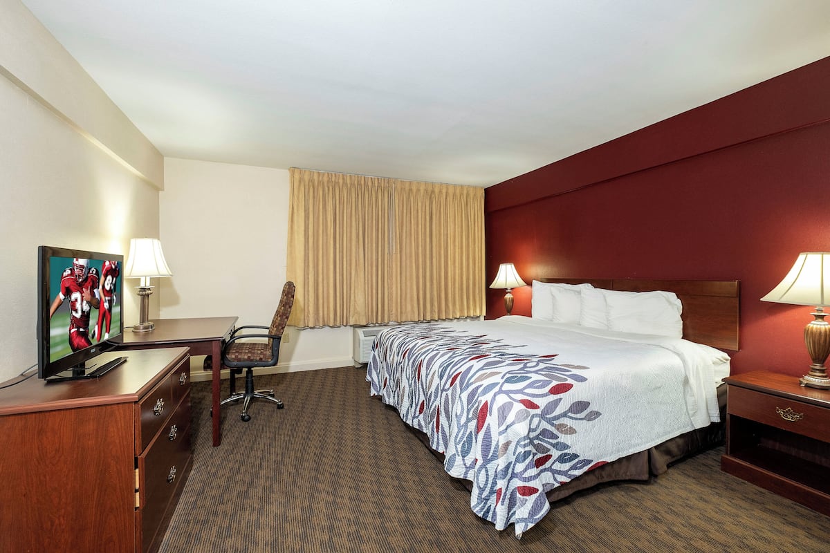 1 bedroom, desk, laptop workspace, blackout drapes