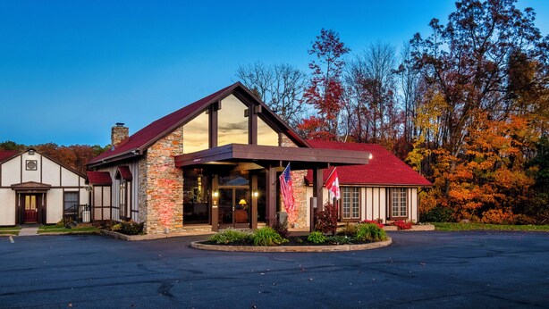Exterior - Red Roof Inn & Suites Hazleton (Hazleton)