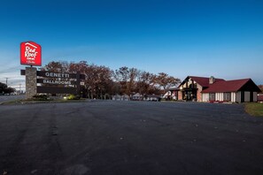 Exterior - Red Roof Inn & Suites Hazleton (Hazleton)