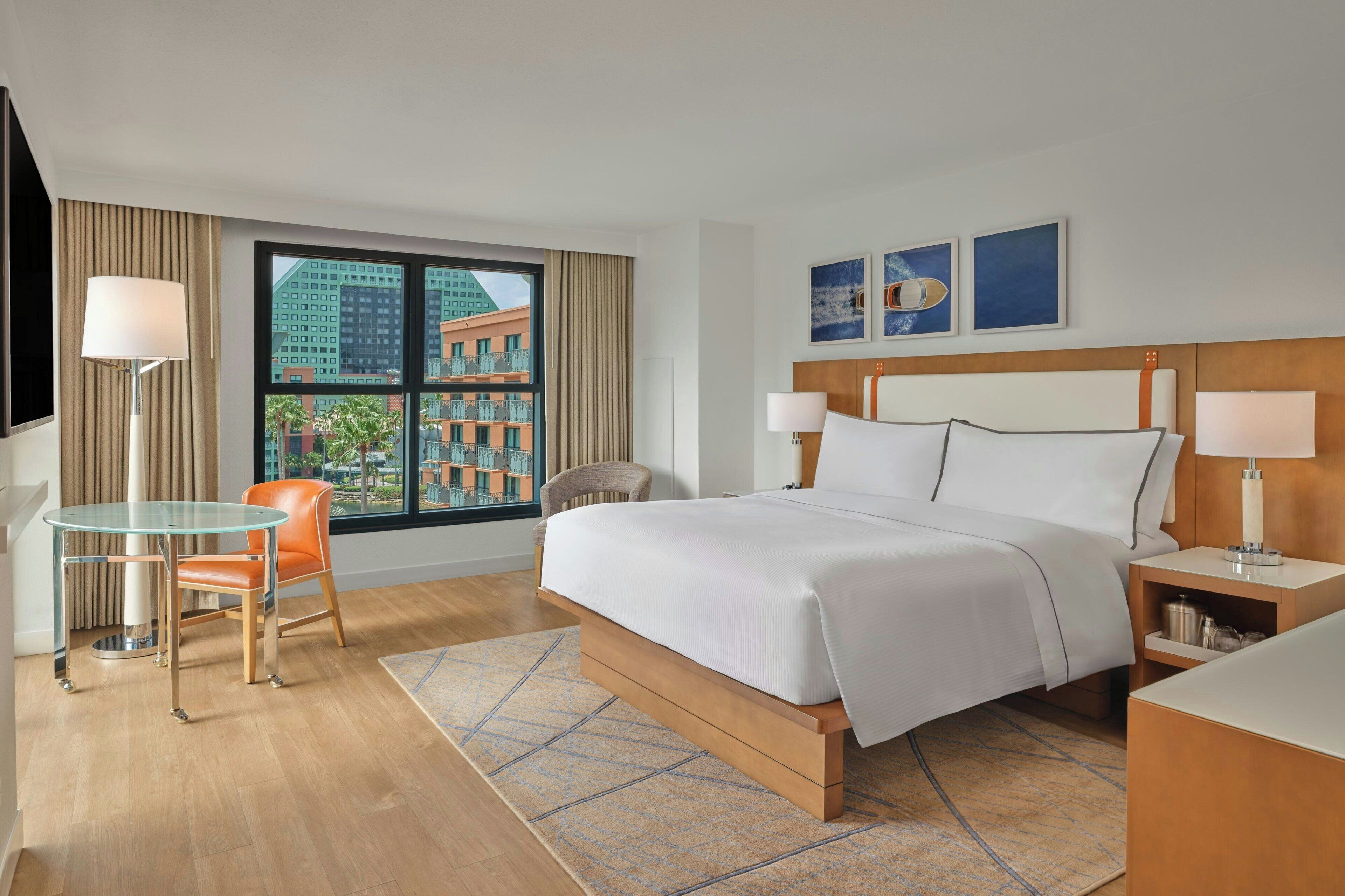 Habitación tradicional, 1 cama de matrimonio grande, vistas al complejo turístico | Ropa de cama de alta calidad y edredones de plumas