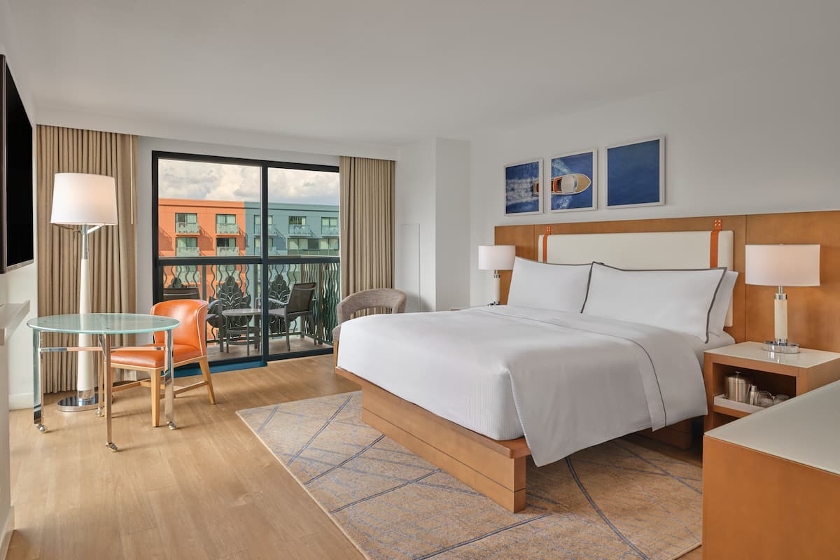 Deluxe Room, 1 King Bed with Sofa bed, Non Smoking, Balcony | Premium bedding, down comforters, pillowtop beds, in-room safe