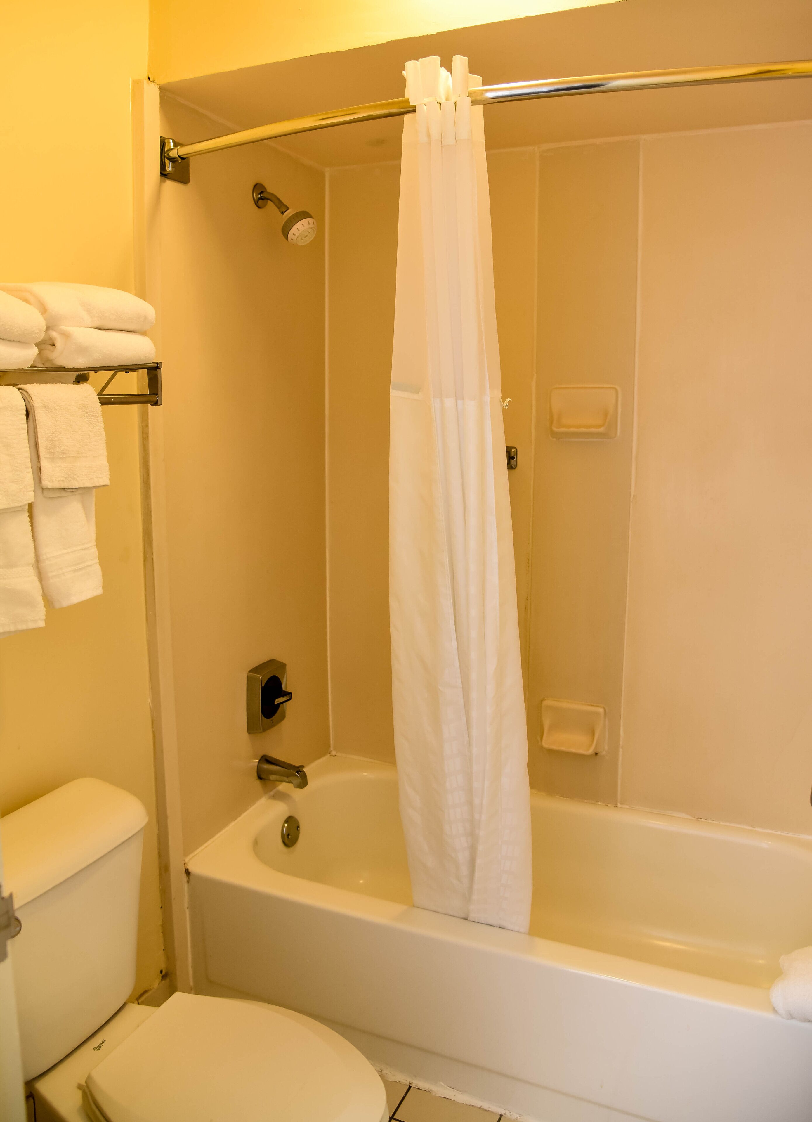 客房, 2 張標準雙人床, 非吸煙房 | 浴室 | 淋浴/浴缸二合一、免費盥洗用品、吹風機、毛巾