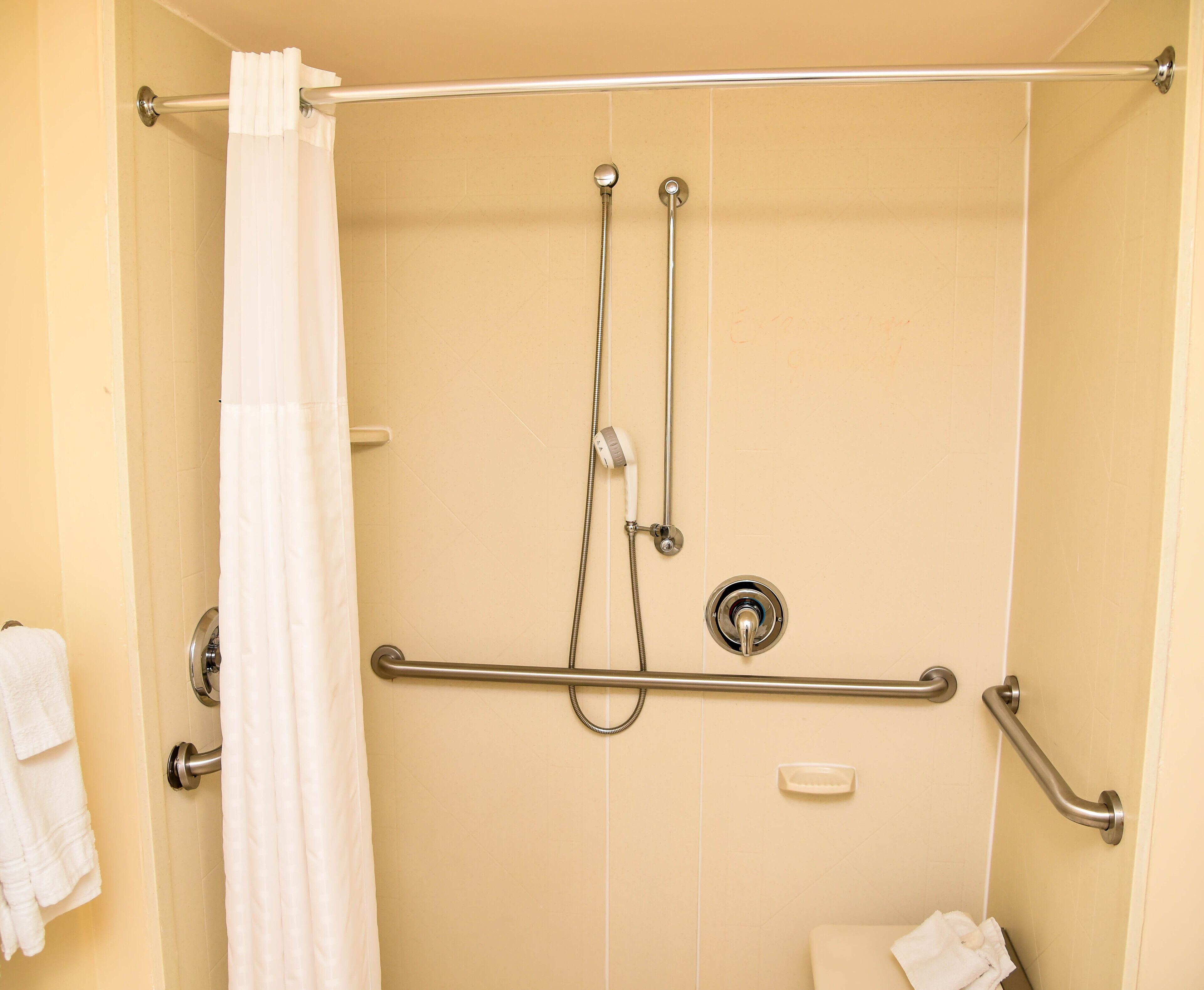 الدش داخل الحمام