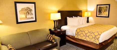 Suite estudio, 1 cama King size, para no fumadores | Escritorio, cortinas blackout y tabla de planchar con plancha