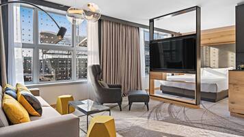 32-inch LCD TV with satellite channels, Smart TV