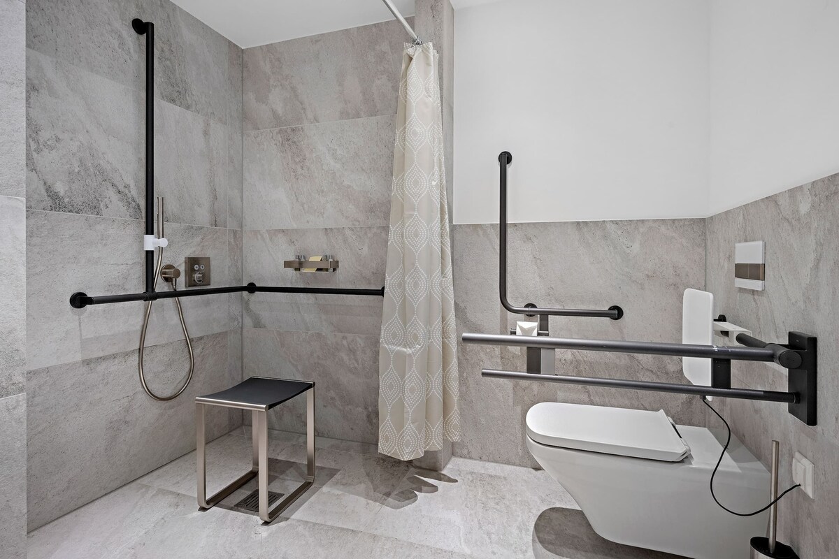 Shower, free toiletries, hair dryer, towels