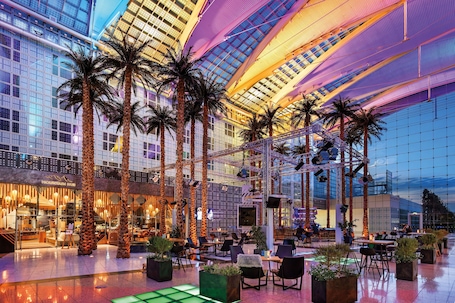 Bar (on property). Hilton Munich Airport