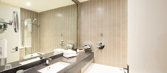 Holiday Inn Cardiff - North M4 by IHG